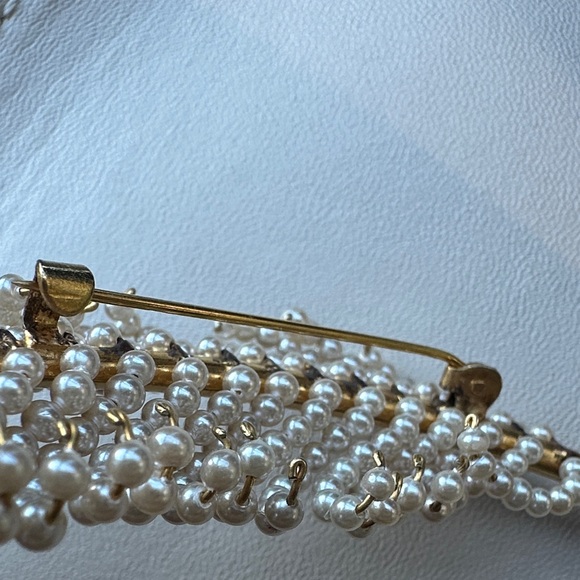 Vintage Faux Pearl Leaf Statement Brooch - Picture 7 of 7